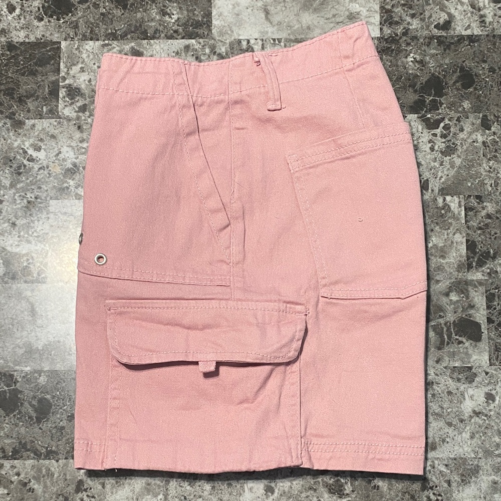 Refuge Pink Cargo Shorts - Size Small